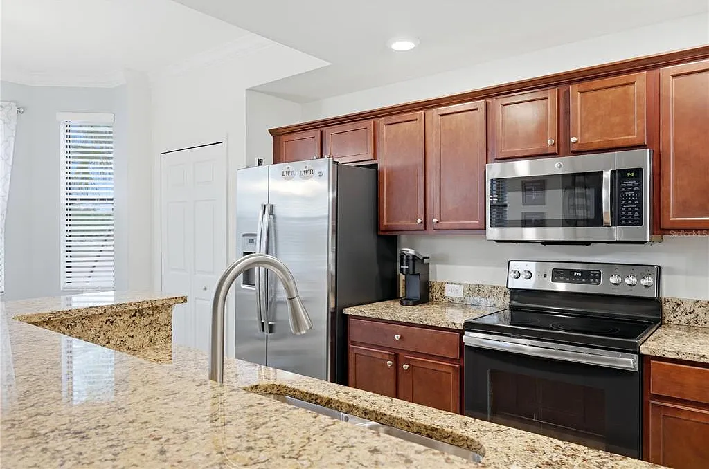 2 bed, 2.0 bath, 1142 sqft, $5,500 — Photo 2