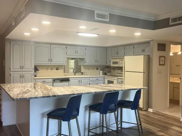 13335 Watertown Plank ROAD #111, Elm Grove, WI 53122