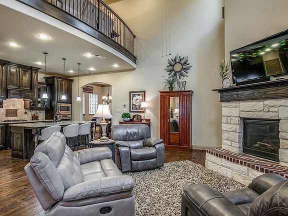 5th image of 4425 Villa Dr