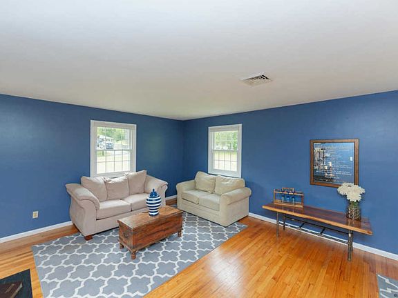 5th image of 18 Meridian Ln