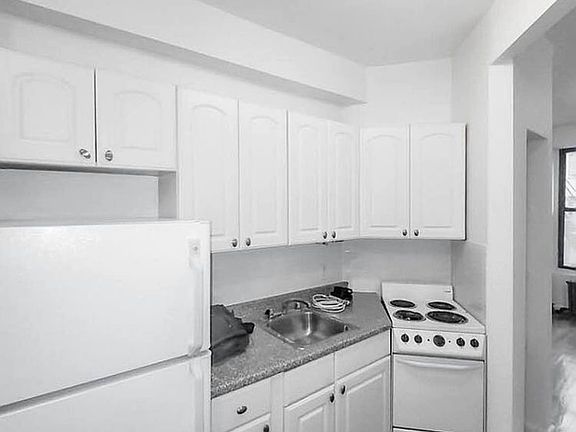 2nd image of 214 E 88th St APT 2B