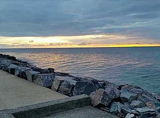 108 Lighthouse Dr, Hampton, VA 23664