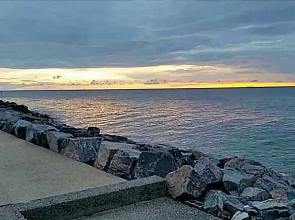 108 Lighthouse Dr, Hampton, VA 23664