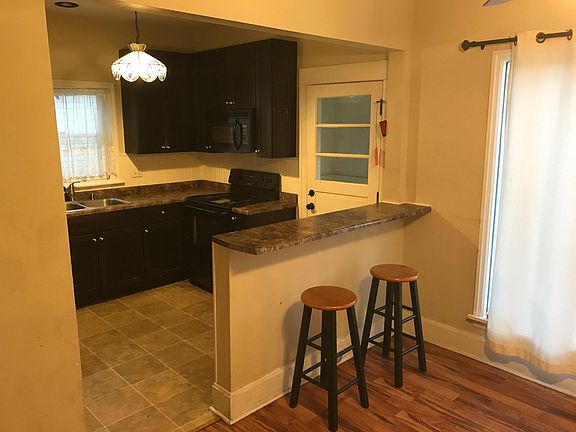 5th image of 928 Emerson Ave
