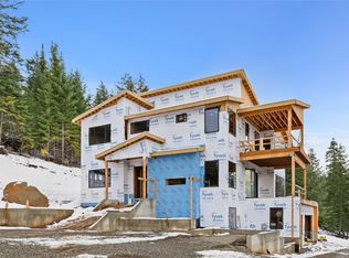 901 Whisper Creek Dr, Cle Elum, WA 98922