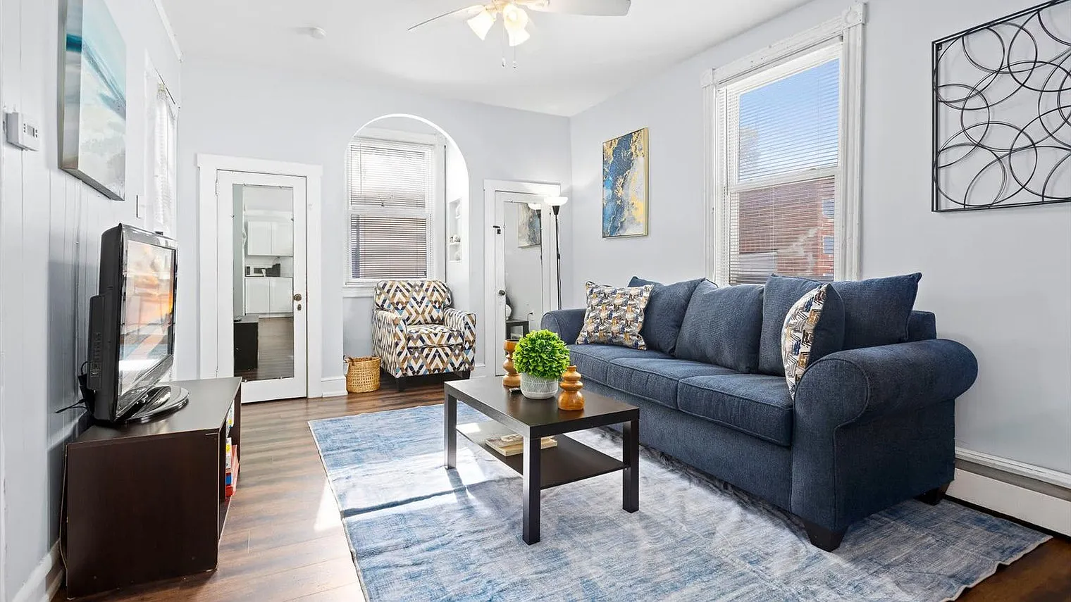 1 bed, 1.0 bath, 645 sqft, $3,086 — Photo 2
