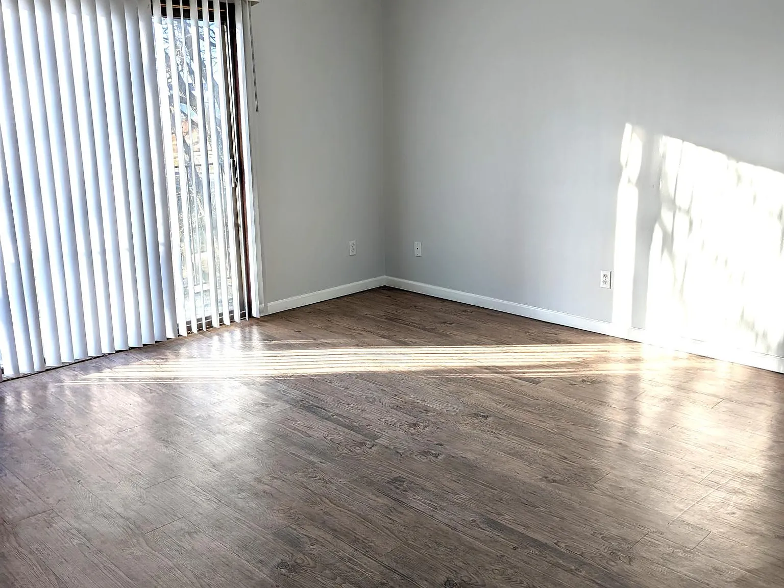 2 bed, 1.5 bath, 819 sqft, $1,070 — Photo 2