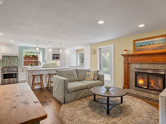 3rd image of 2400 NE 148th Ct