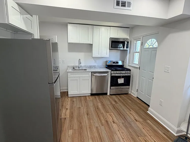 608 Chaplin St SE — Photo 7