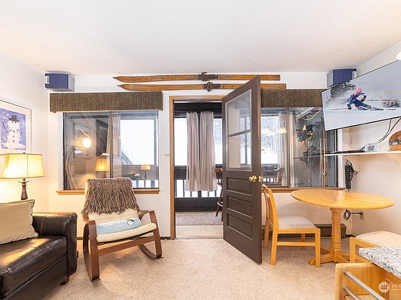 5th image of 223 E Hyak Drive #629