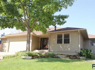 4605 S Deerfield Cir, Sioux Falls, SD 57105