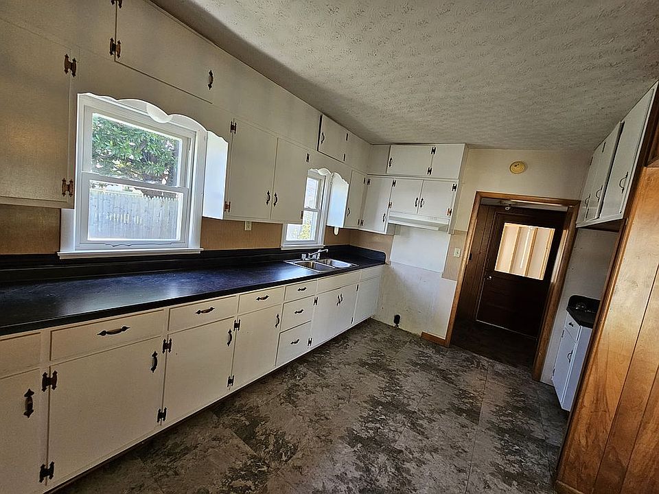 201 S Hickory St, Galatia, IL 62935 Zillow