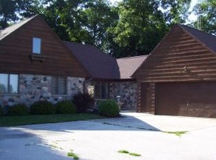 3010 Lambert Ln, Manitowoc, WI 54220