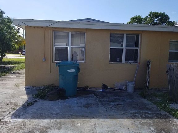 5th image of 2411 NE 4th St