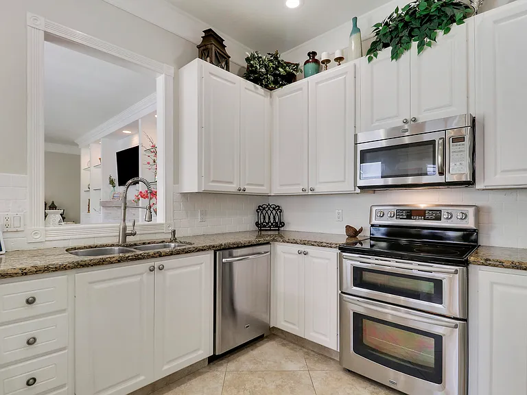 511 Sweet Bay Cir — Photo 16