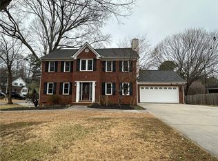 701 Deer Oaks Dr, Lawrenceville, GA 30044