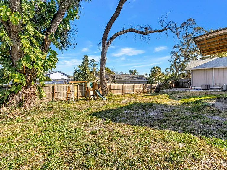 2789 Valencia Ln W — Photo 8