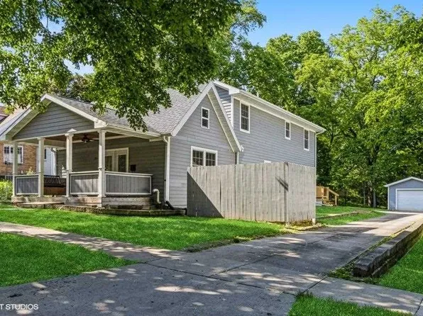 1122 E Washington St, Iowa City, IA 52245