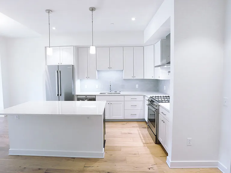 2330 Penn Ave #202 — Photo 10