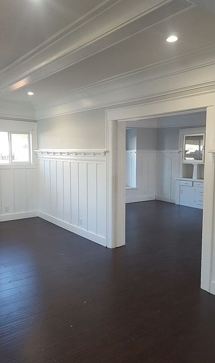 1st image of 1046 W 92nd St