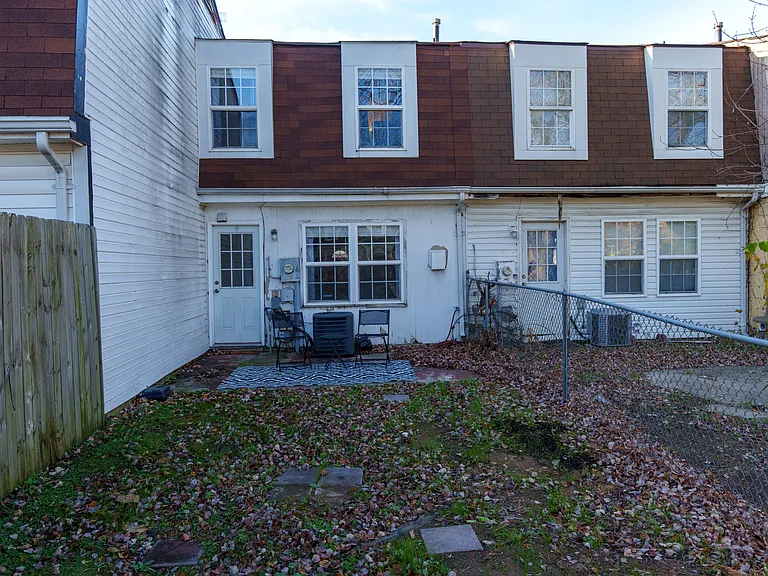 8439 Pioneer Dr — Photo 17