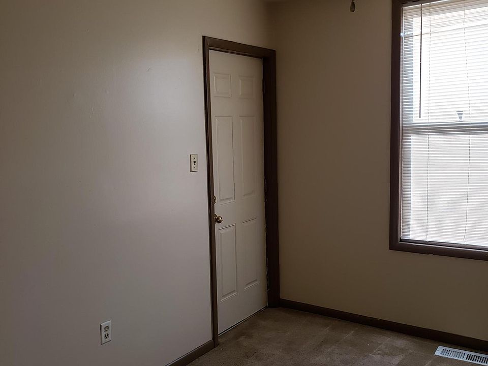2nd image of 221 Grant St