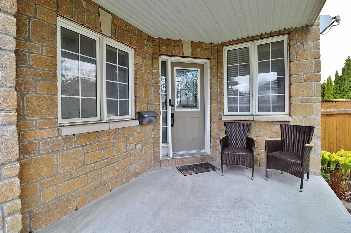 Building Photo - 257 Rustic Hills Cres #1