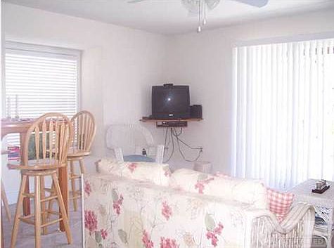 3rd image of 254 Parkside Cir