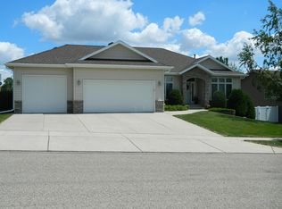 1361 Golden Eagle Ln, Bismarck, ND 58503
