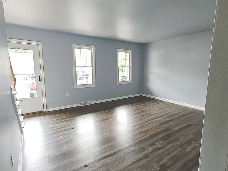 52 Michael Ct — Photo 5