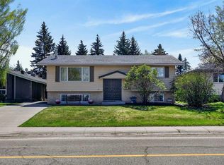 3139 N Oakwood Dr SW, Calgary, AB T2V 0K2