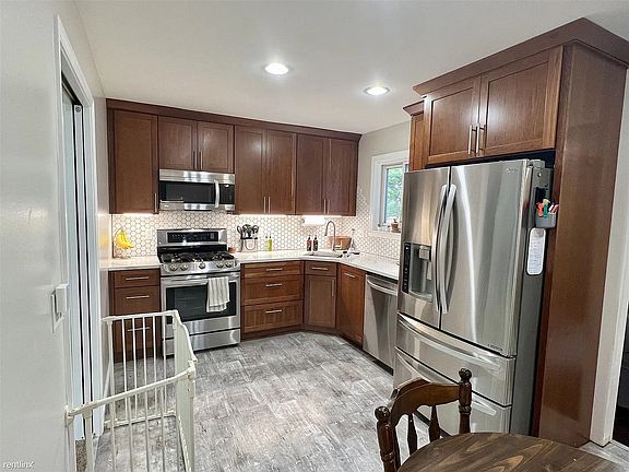 5th image of 2669 Deake Ave