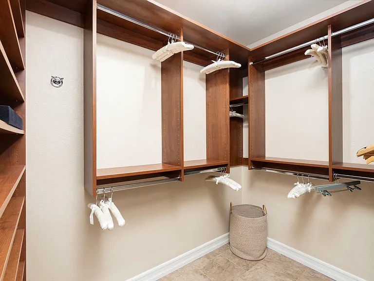 372 W Amoroso Dr — Photo 60