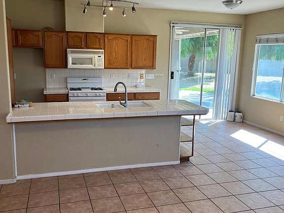 2nd image of 2503 Plum Ln