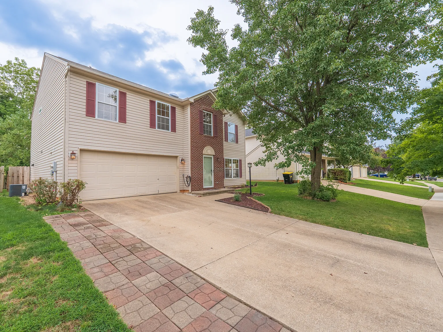 4 bed, 2601 sqft, $2,750 — Photo 2