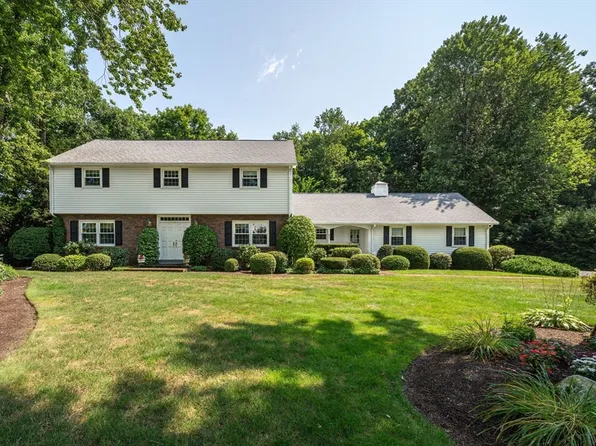 60 Longfellow Rd, Holyoke, MA 01040