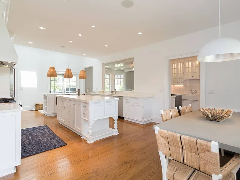 4 Hobart Ln — Photo 13
