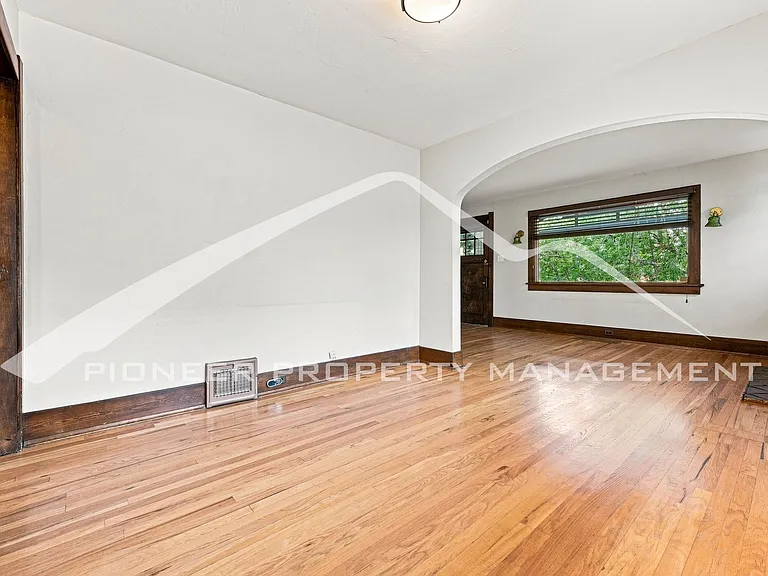 821 S Grant St — Photo 8