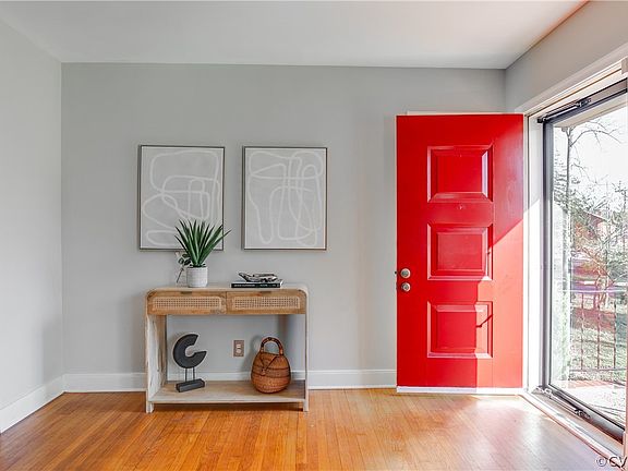 4th image of 2706 Melbourne Dr