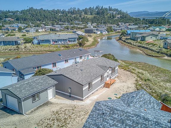 5th image of 717 NW Oceania Dr