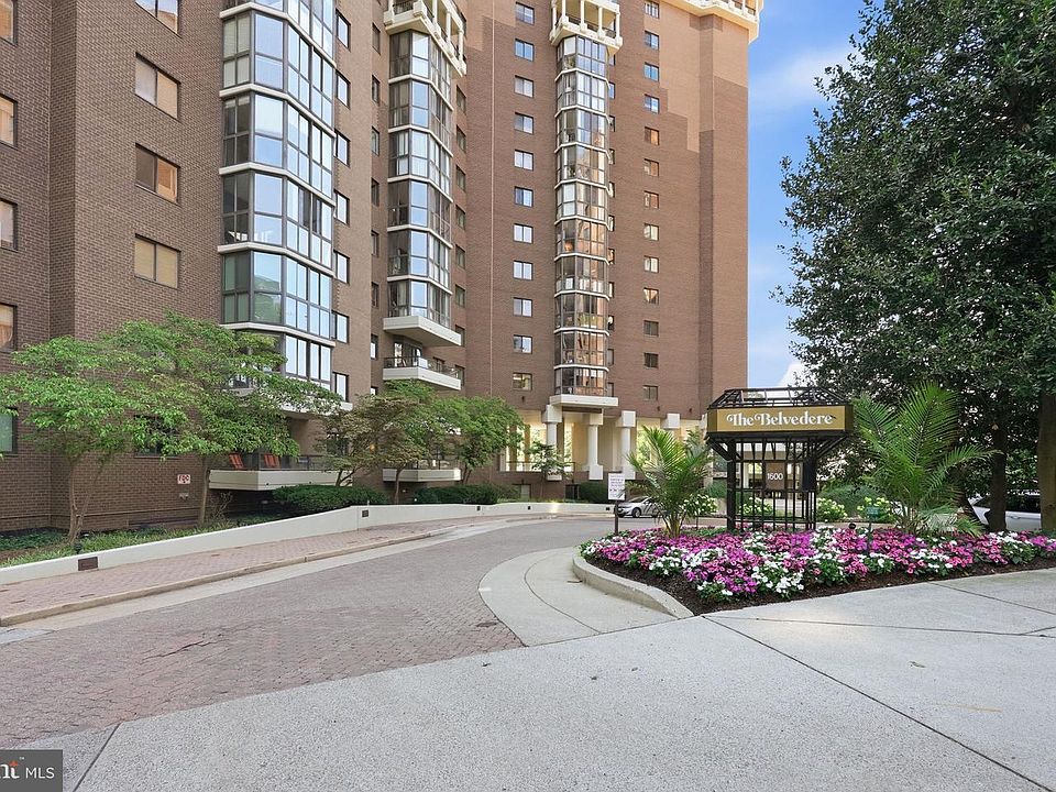 1st image of 1600 N Oak St APT 1604