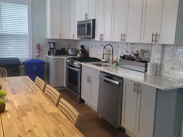 105 N Windsor Ave — Photo 11