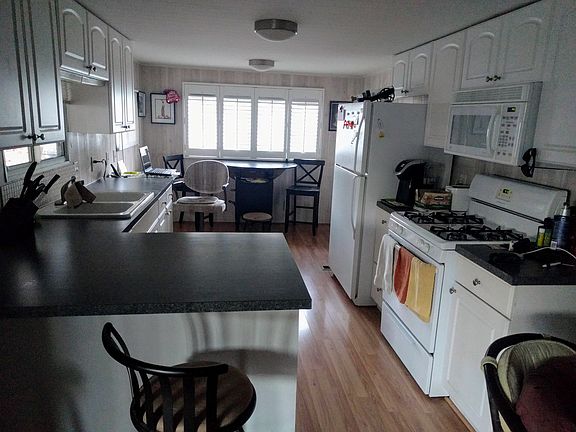 4th image of 194 Mercury St