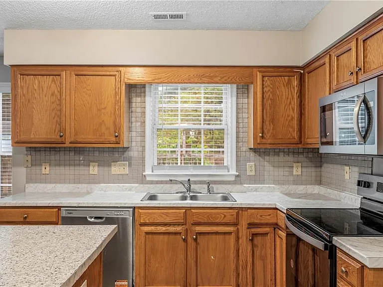 2320 Meadow Gate Dr — Photo 12