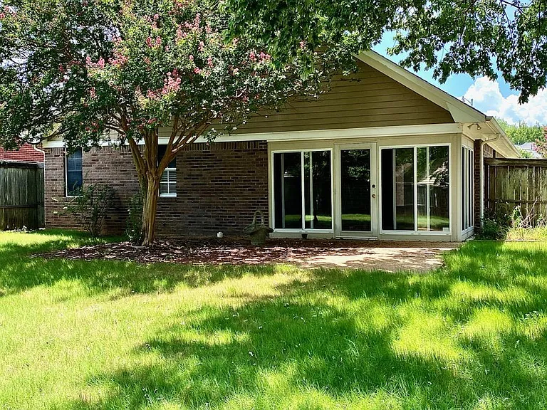 656 Bartlett Ln — Photo 8