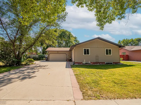 2975 Southgate Dr S, Fargo, ND 58103