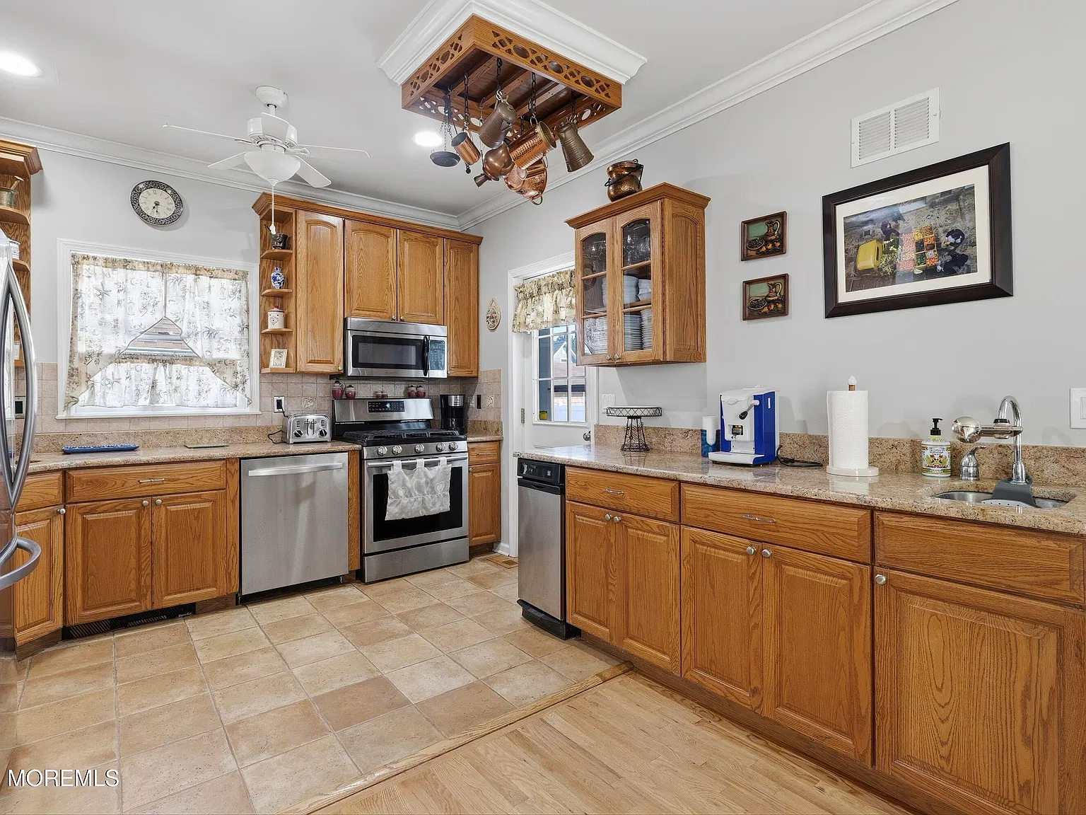 4 bed, 2.5 bath, 2307 sqft, $2,800 — Photo 3