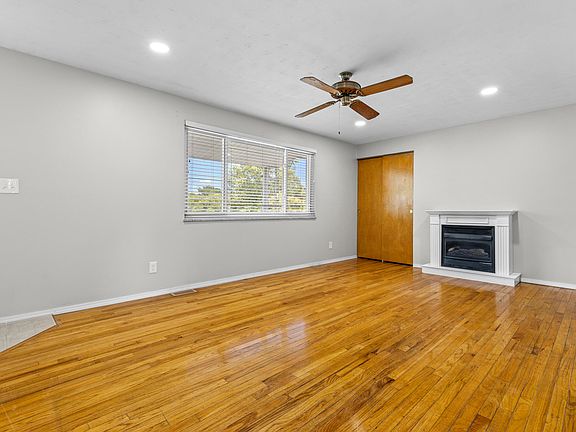 5th image of 23 Red Bud Ln