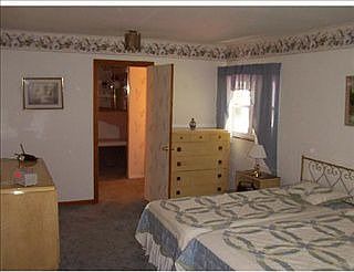 4th image of 30 Oak Glen Dr