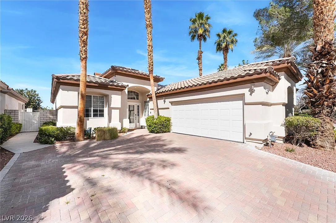 3 bed, 2.0 bath, 2005 sqft, $3,500 — Photo 2